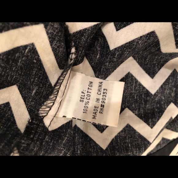 Cute casual black and white chevy zipper dress. - Picture 6 of 7